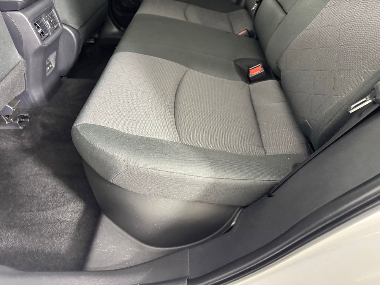 Used 2025 Toyota RAV4 XLE image 25