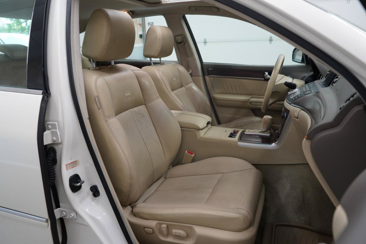 Used 2010 INFINITI M35 w/ Technology Pkg RWD image 31