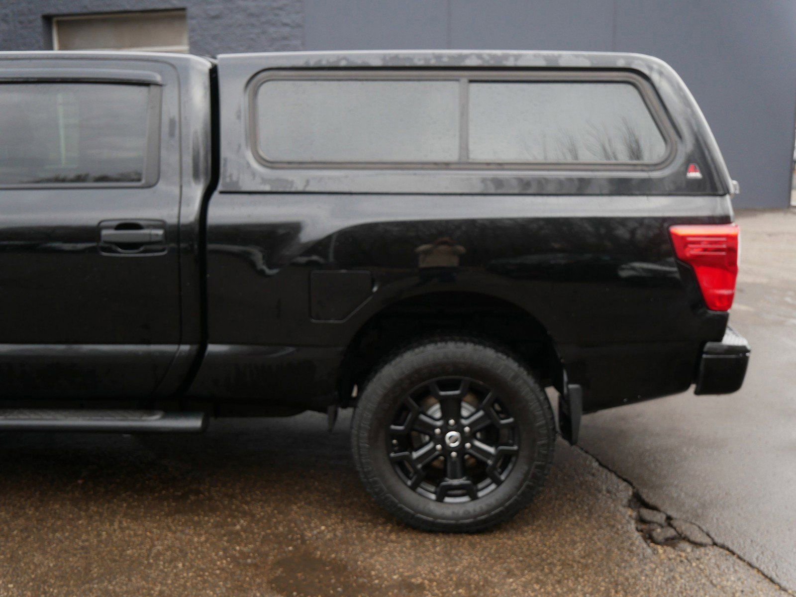 Used 2018 Nissan Titan SL w/ Midnight Edition image 10