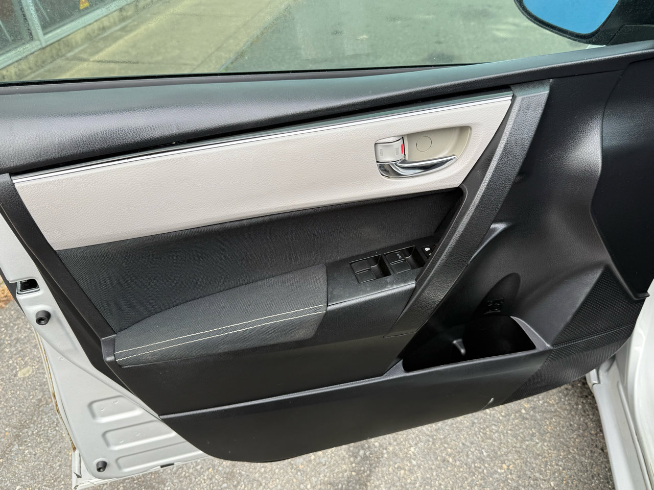 Used 2018 Toyota Corolla LE image 11