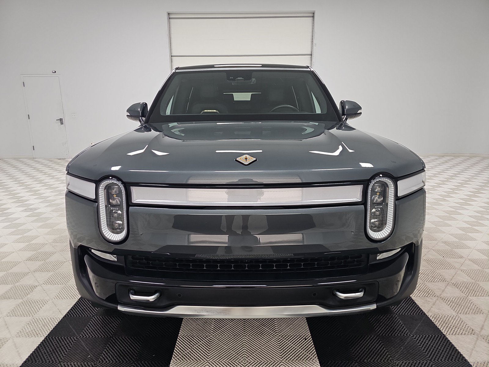 Used 2023 Rivian R1S Adventure AWD/4WD image 8