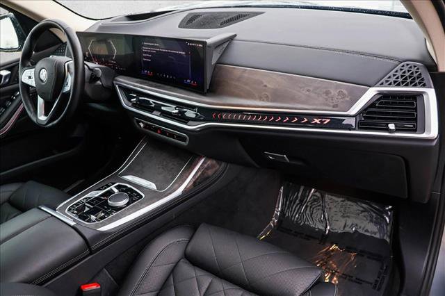 Used 2024 BMW X7 xDrive40i image 28