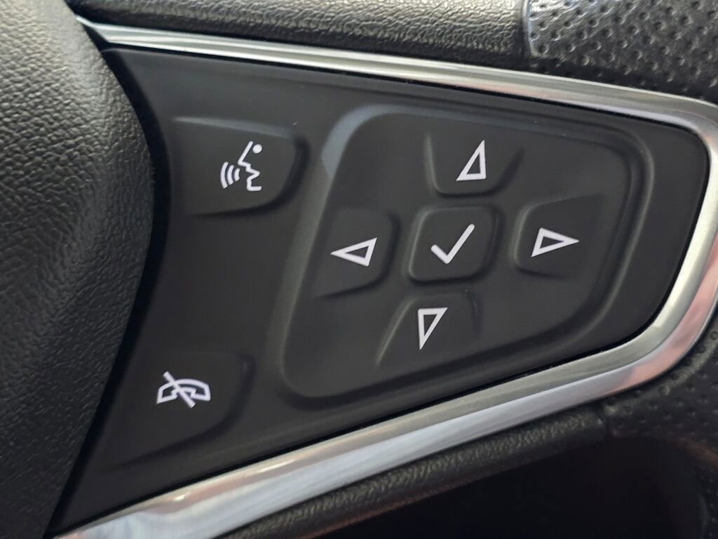 Used 2020 Chevrolet Equinox LS image 45