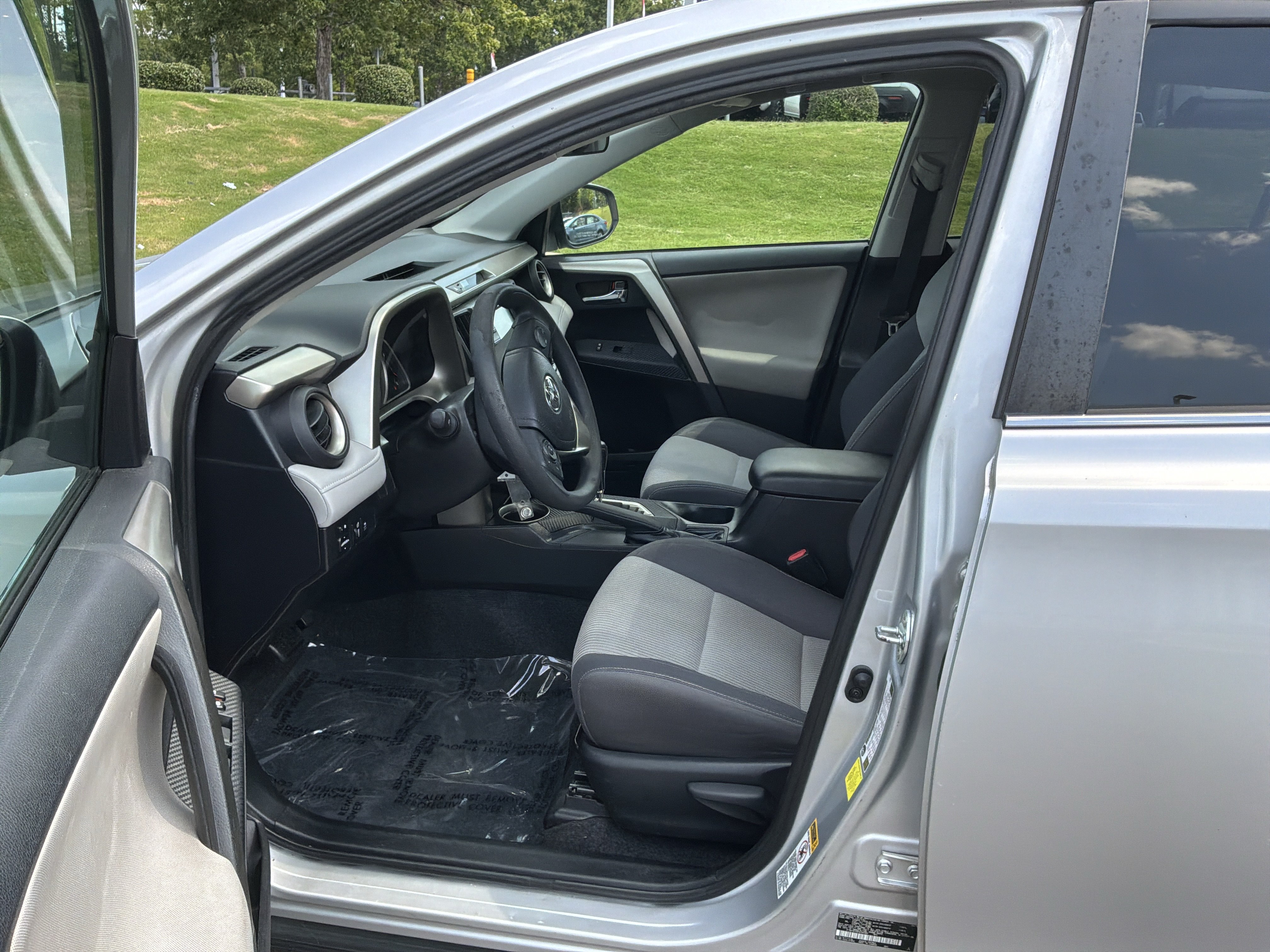 Used 2015 Toyota RAV4 XLE FWD image 16