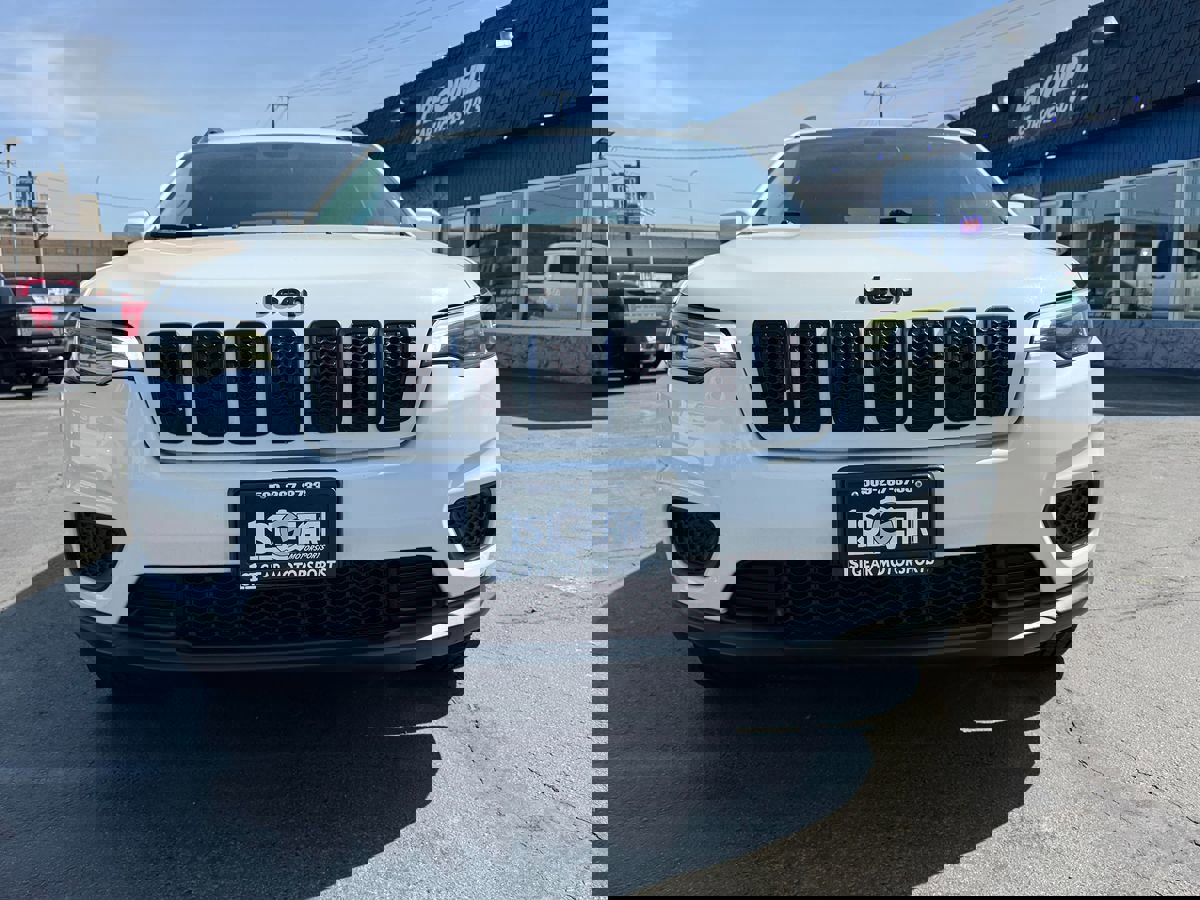 Used 2020 Jeep Cherokee Latitude w/ Cold Weather Group image 2