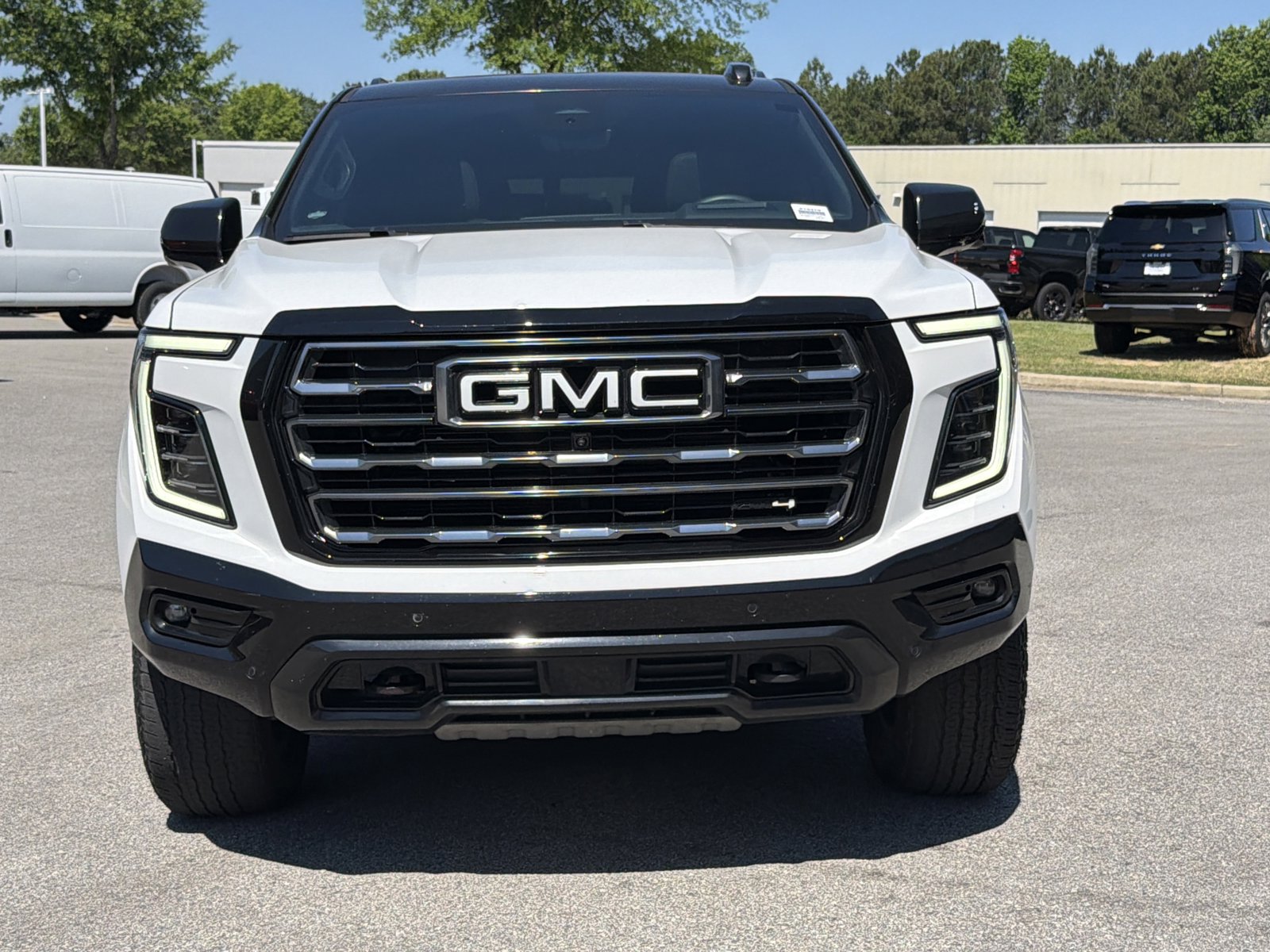 Used 2025 GMC Yukon XL AT4 w/ AT4 Premium Package AWD/4WD image 6
