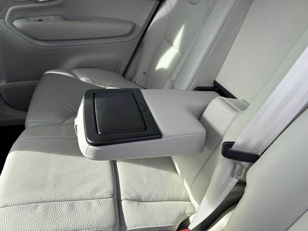 Used 2024 Volvo XC90 B5 Plus image 16