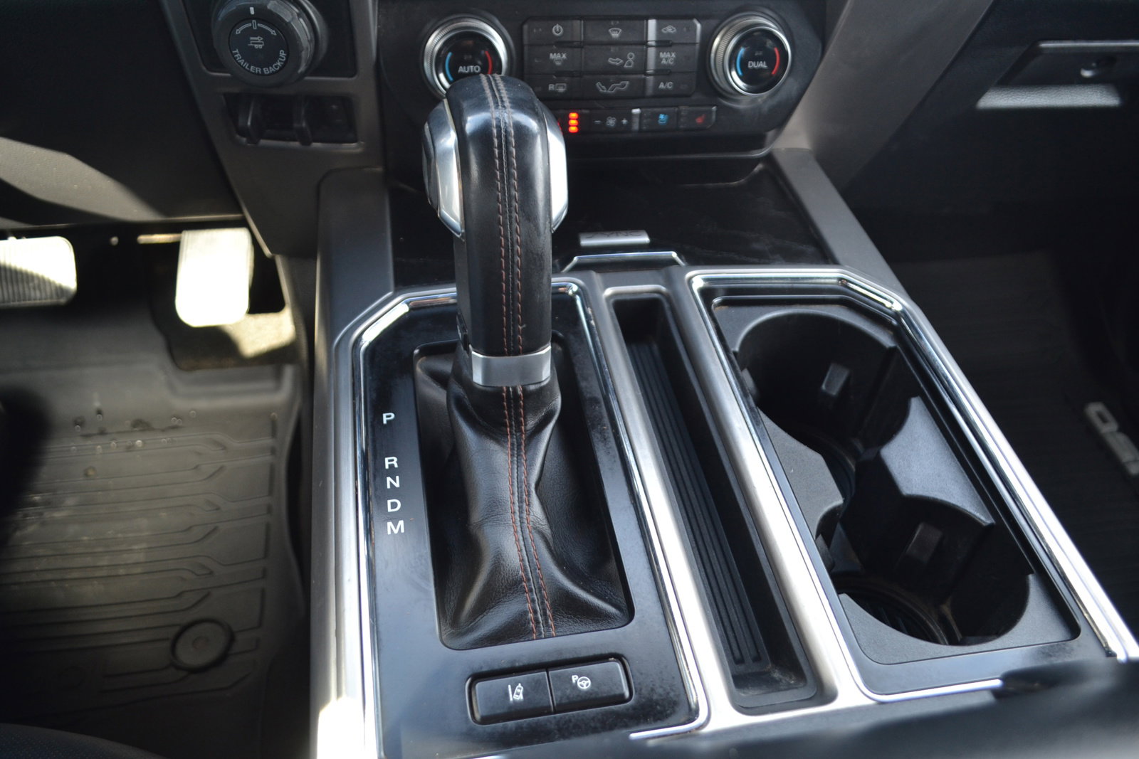 Used 2018 Ford F150 Platinum w/ Equipment Group 701A Luxury image 16