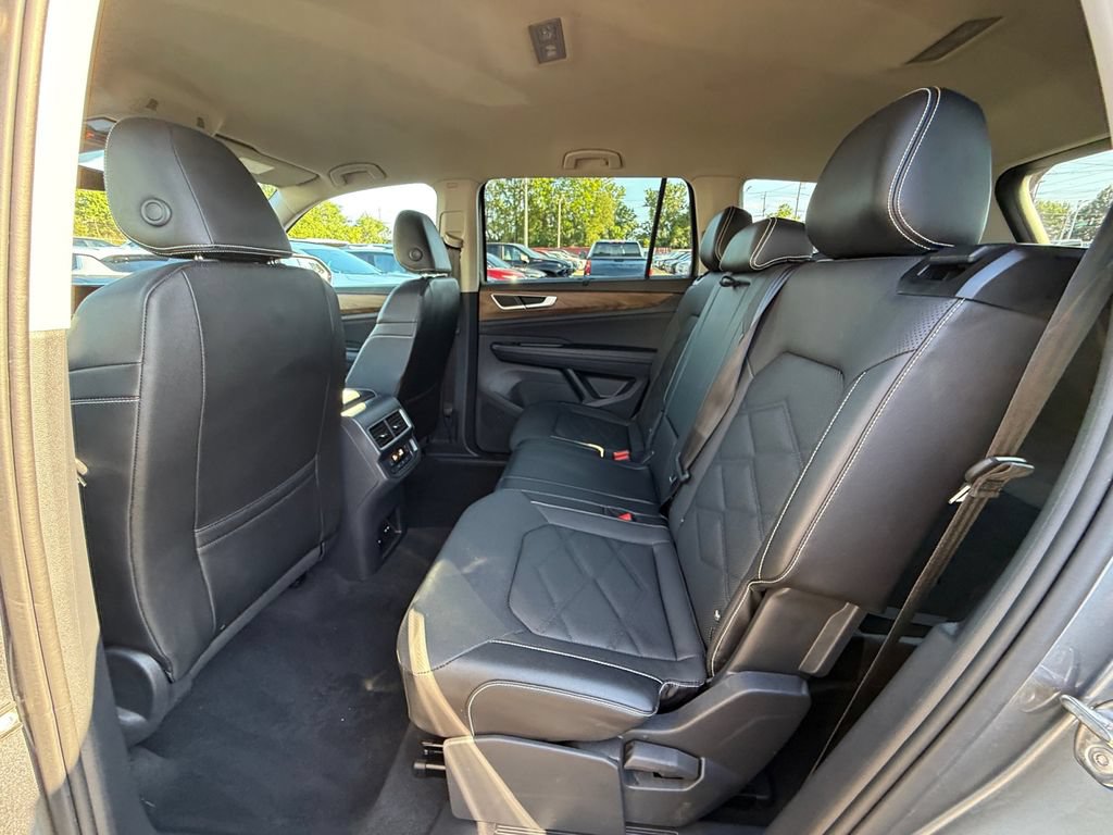 Used 2025 Volkswagen Atlas SE AWD/4WD image 23