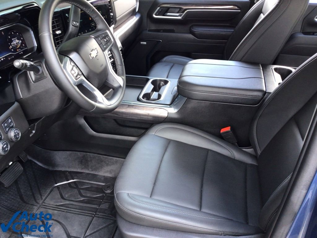 Used 2025 Chevrolet Silverado 2500 LTZ w/ LTZ Convenience Package image 8