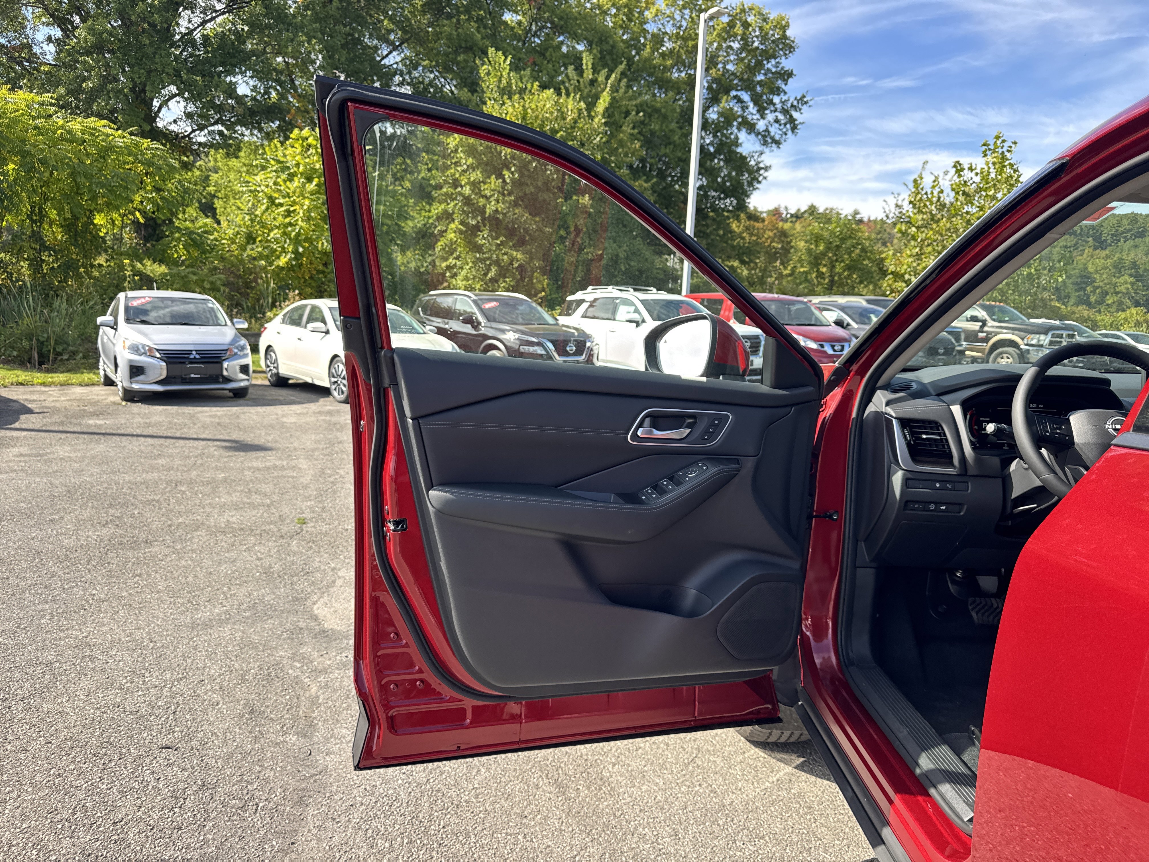 New 2026 Nissan Rogue Platinum image 10