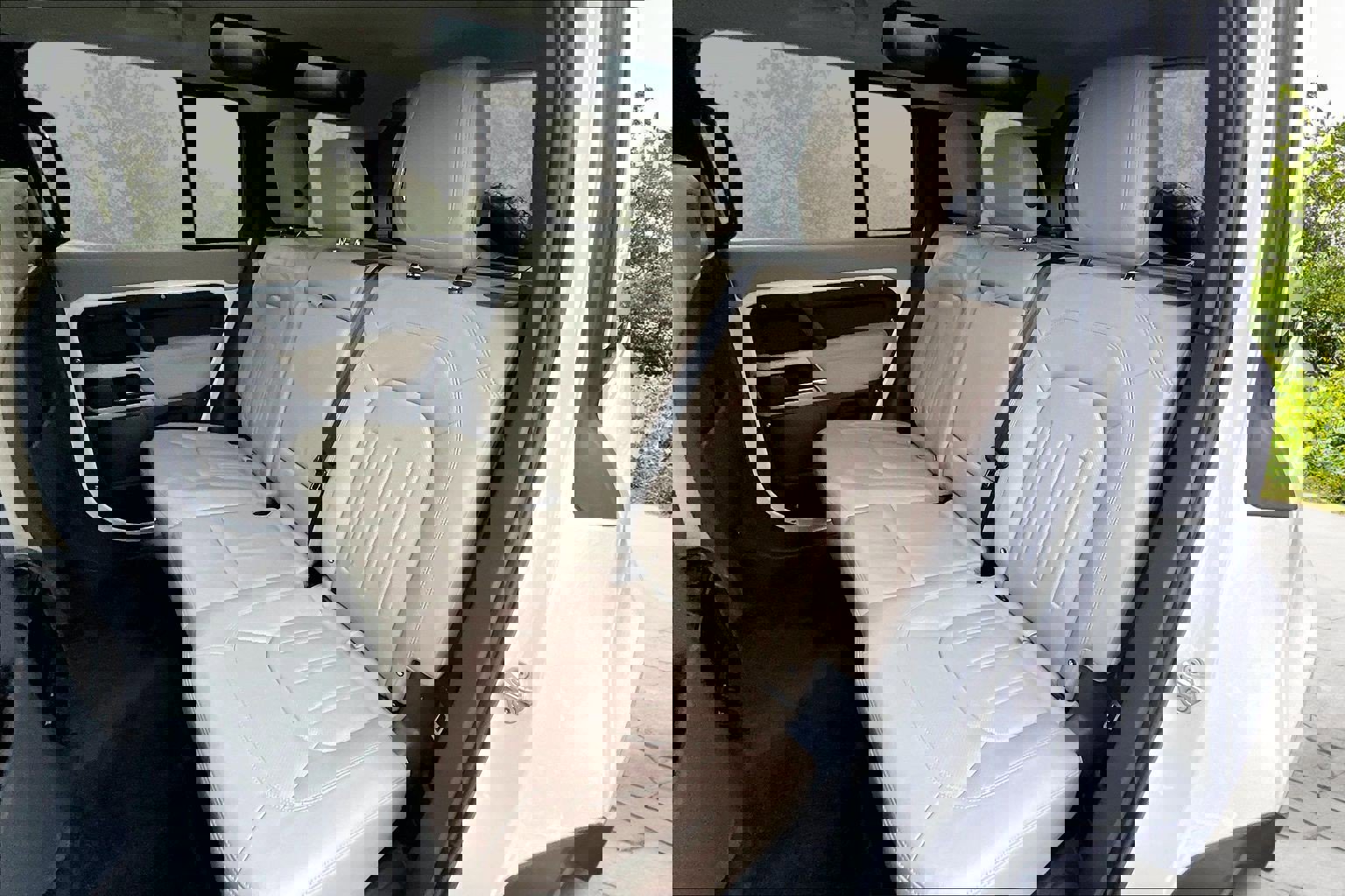 Used 2022 Land Rover Defender 110 SE image 26