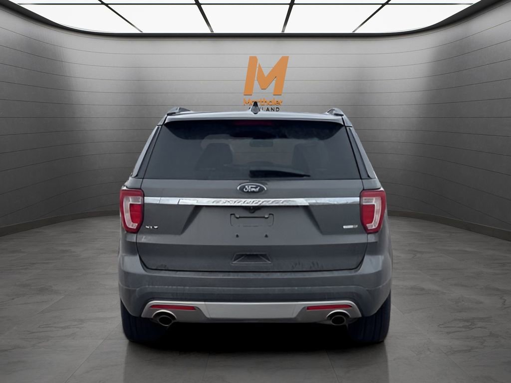 Used 2016 Ford Explorer XLT w/ Equipment Group 202A image 4