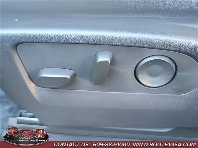 Used 2024 GMC Yukon SLT AWD/4WD image 33