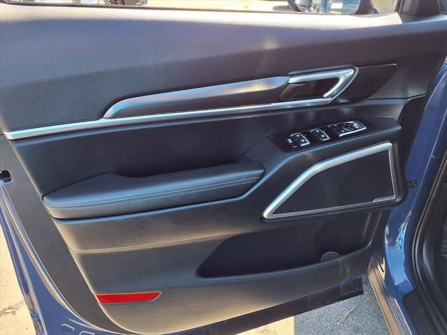 Used 2025 Kia Telluride S image 11