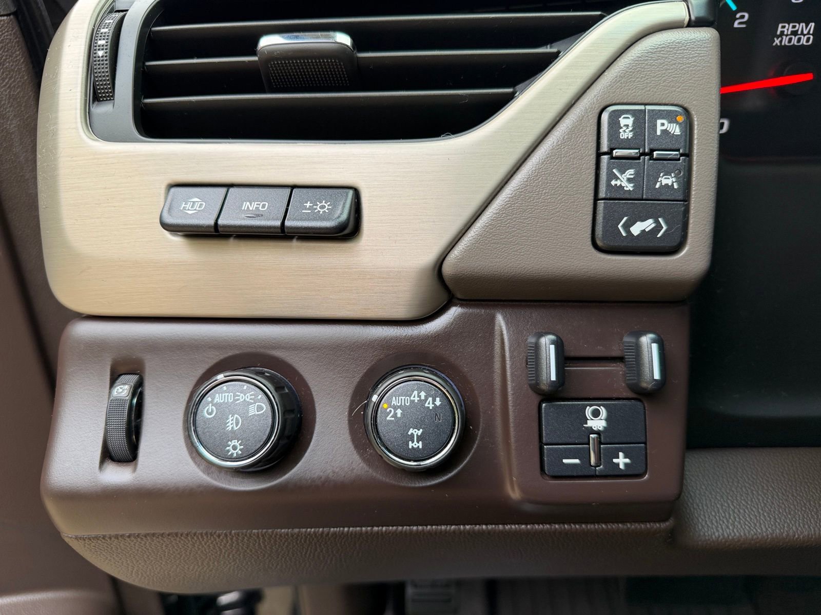 Used 2018 GMC Yukon XL Denali w/ Denali Ultimate Package image 12