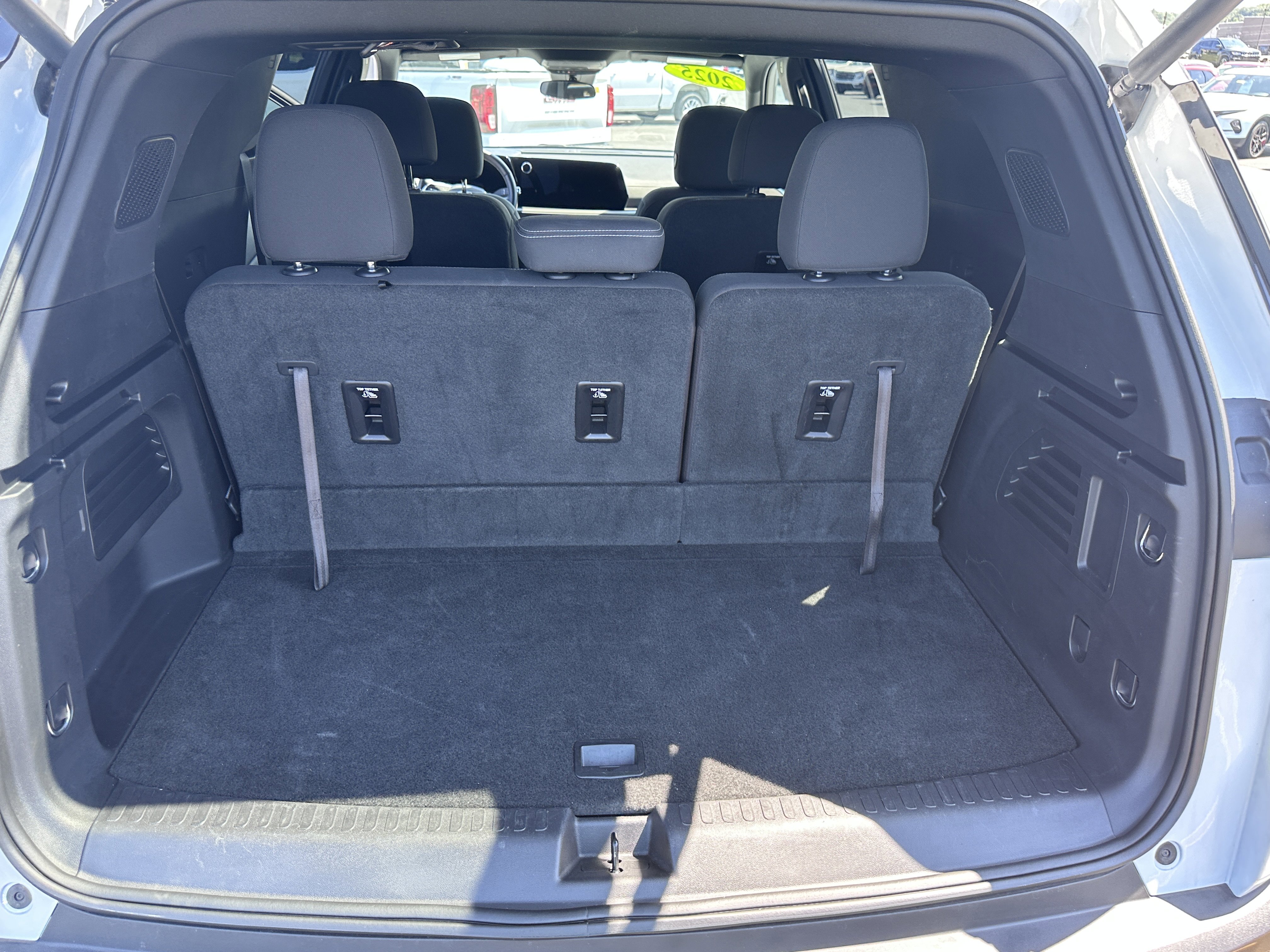 Used 2025 Chevrolet Traverse LT image 12