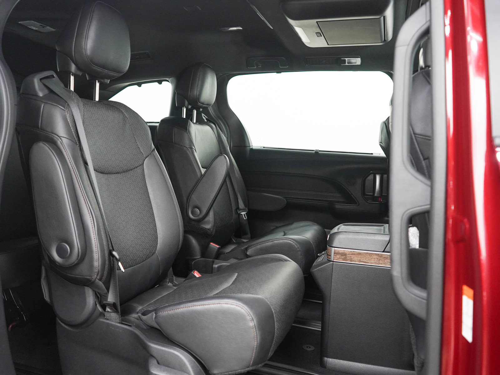 Used 2026 Toyota Sienna Platinum AWD/4WD image 12