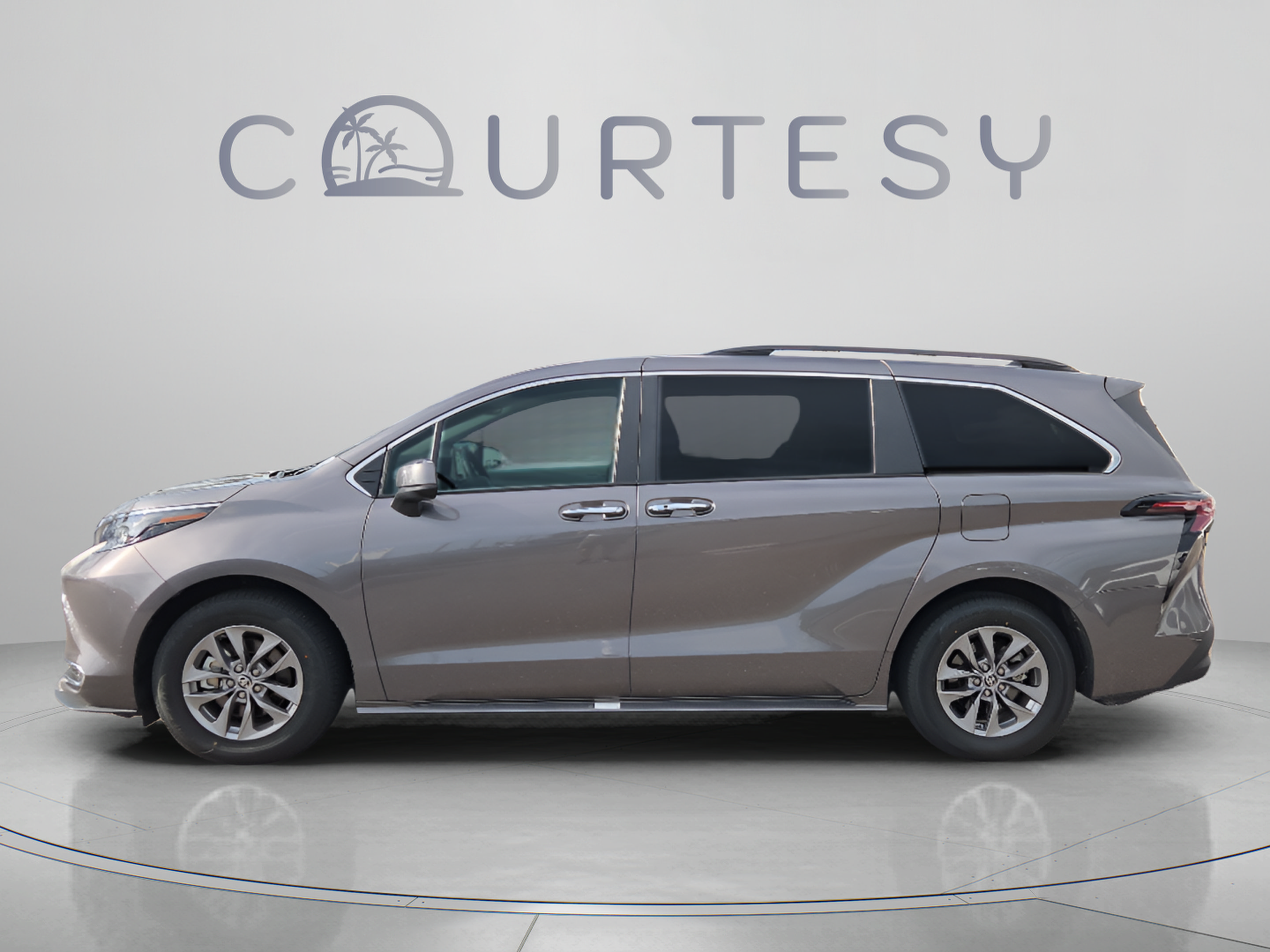 Certified 2024 Toyota Sienna XLE FWD image 2
