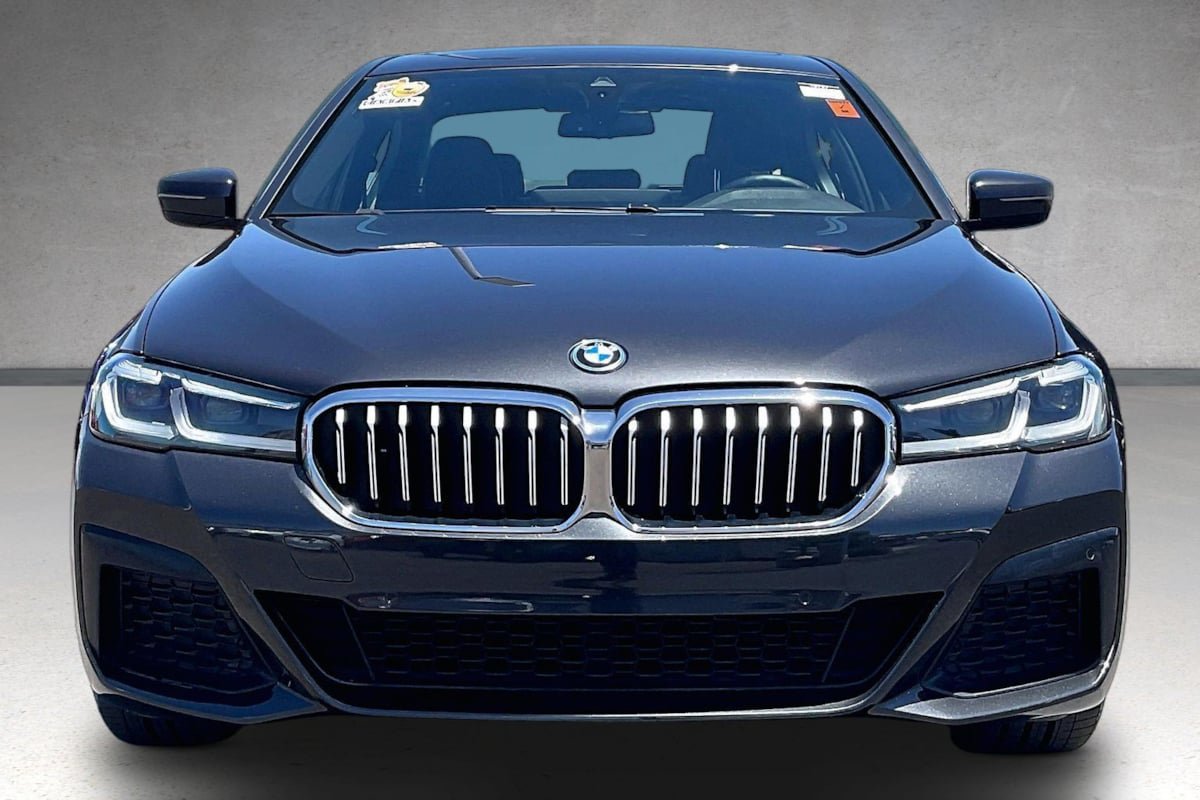 Used 2023 BMW 530e w/ M Sport Package RWD image 3