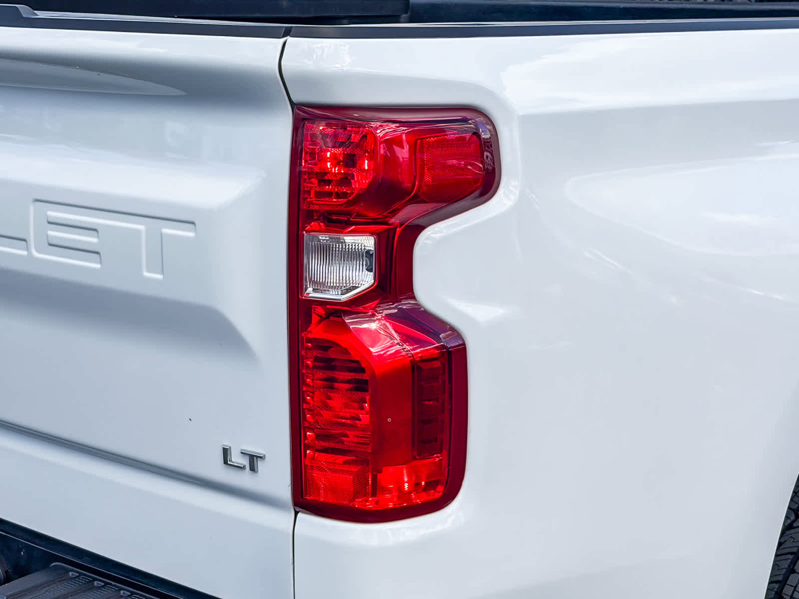 Used 2025 Chevrolet Silverado 1500 LT image 8