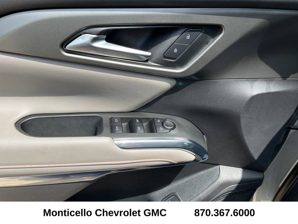 Used 2025 Chevrolet Traverse LT FWD image 10