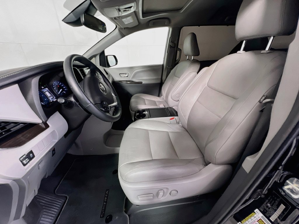 Used 2019 Toyota Sienna XLE FWD image 20