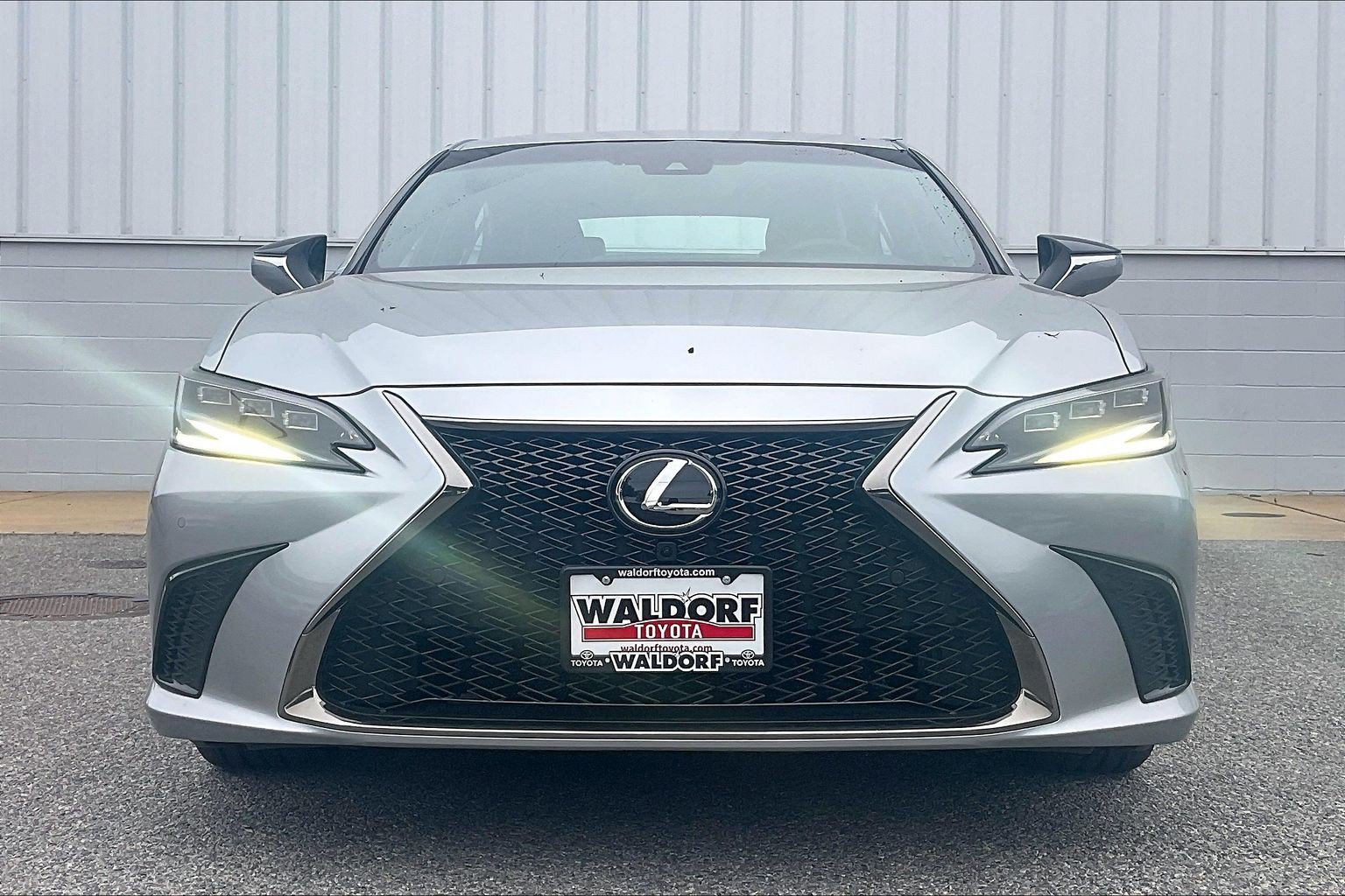 Used 2023 Lexus ES 350 F Sport FWD image 3