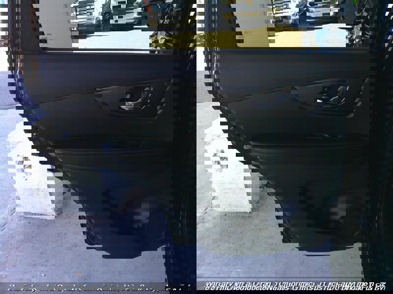 Used 2015 Nissan Rogue SV image 19