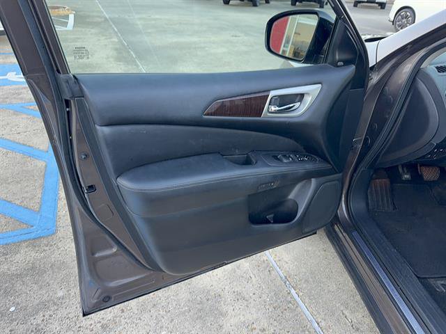 Used 2015 Nissan Pathfinder Platinum FWD image 23
