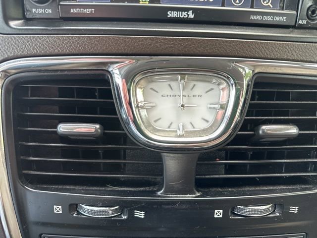 Used 2016 Chrysler Town & Country Touring-L w/ Driver Convenience Group image 31