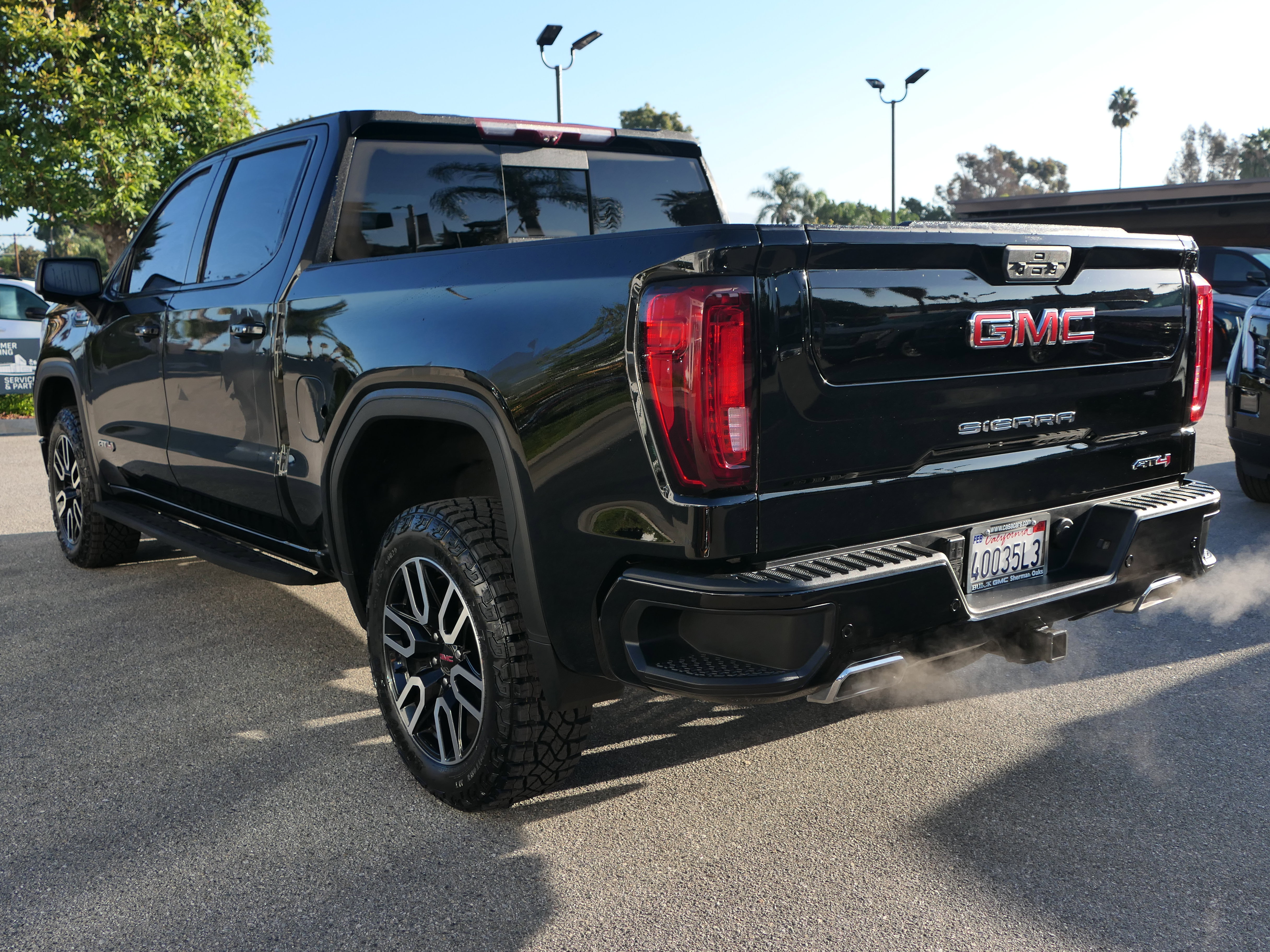 Used 2022 GMC Sierra 1500 AT4 w/ AT4 Premium Package image 2