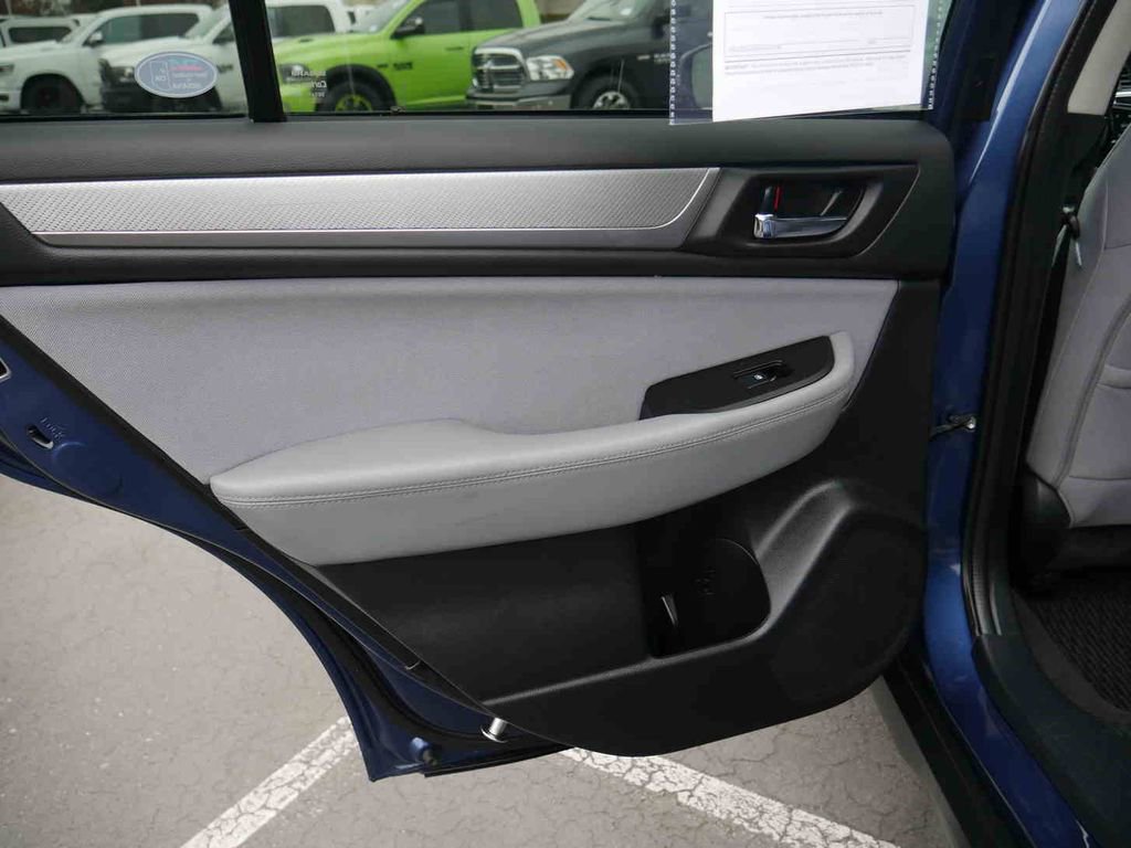 Used 2019 Subaru Outback 2.5i Premium image 12