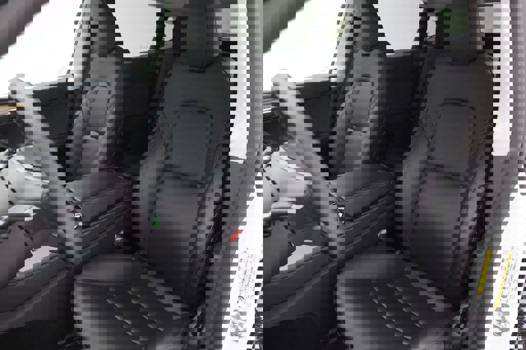 Used 2023 Tesla Model Y Long Range image 16