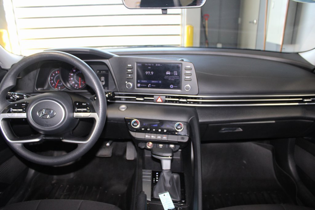 Used 2023 Hyundai Elantra SEL image 25