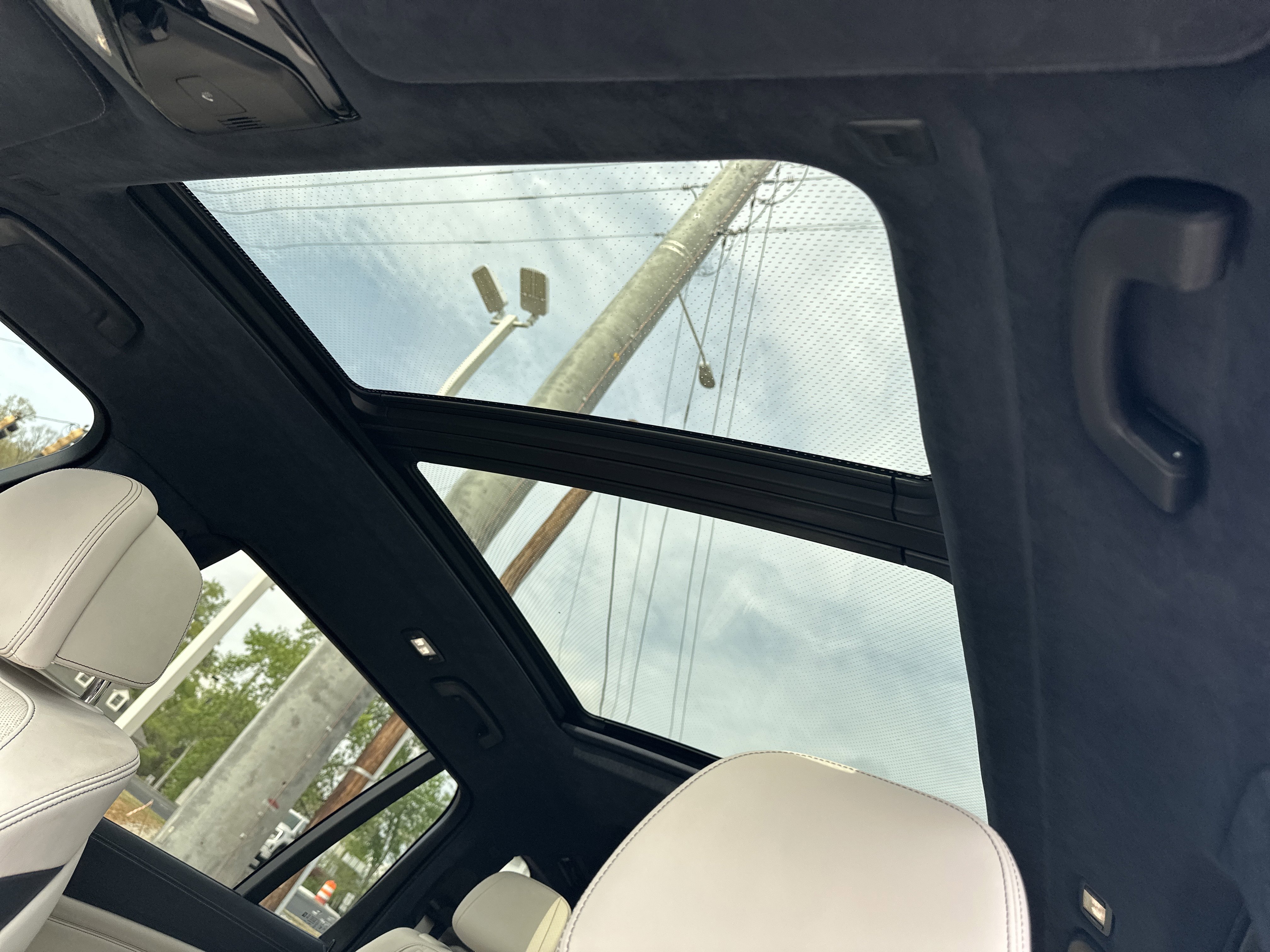 Used 2022 BMW X7 M50i w/ Dynamic Handling Package image 33