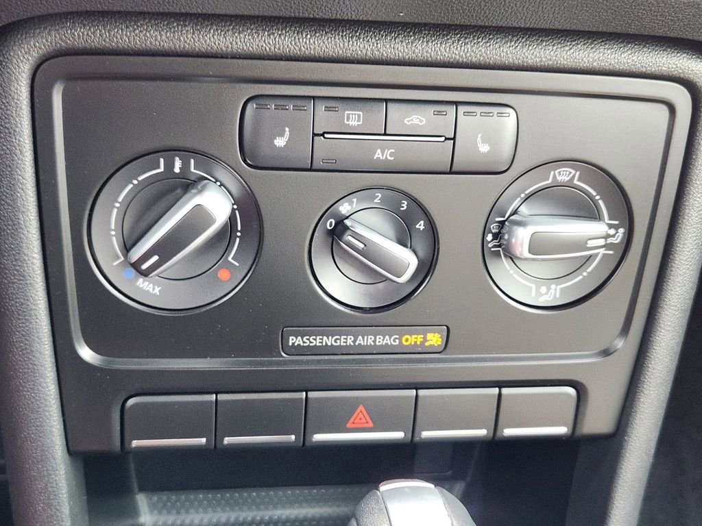 Used 2015 Volkswagen Beetle 1.8T image 22