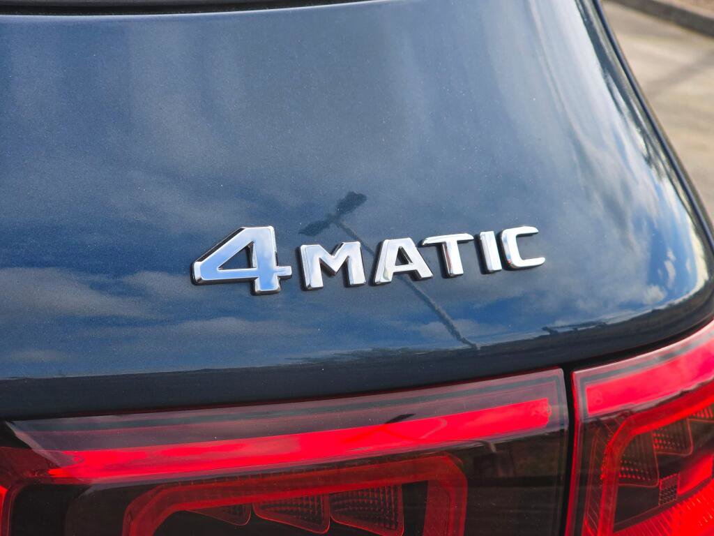 Used 2023 Mercedes-Benz GLB 250 4MATIC w/ Premium Package image 35