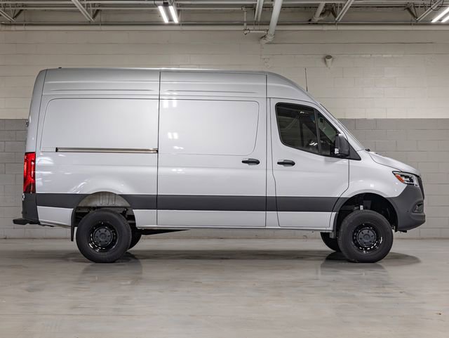 Used 2024 Mercedes-Benz Sprinter 2500 image 2