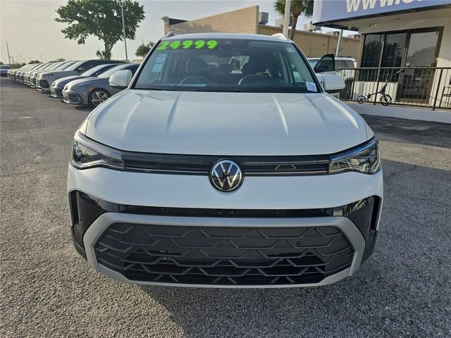 Used 2025 Volkswagen Taos SE FWD image 2