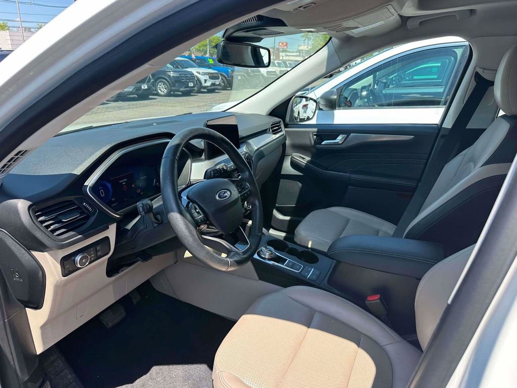 Used 2021 Ford Escape Titanium AWD/4WD image 14