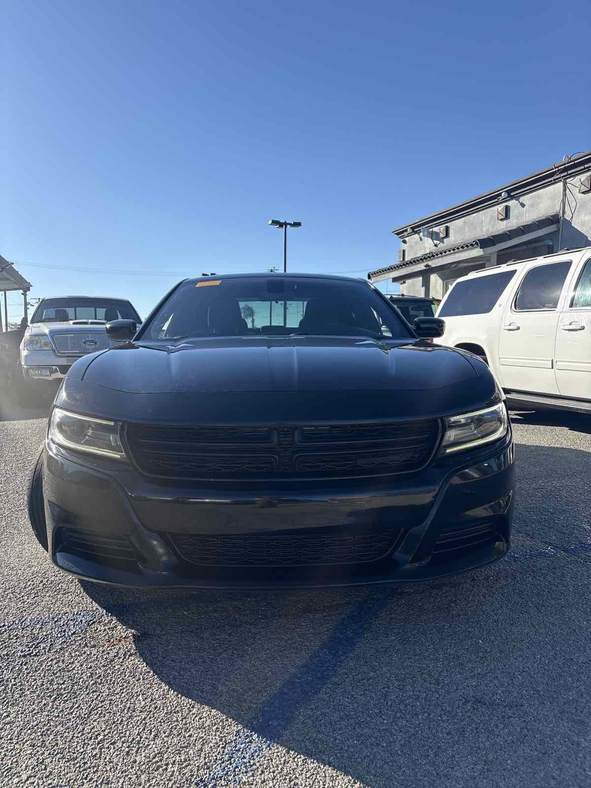 Used 2019 Dodge Charger SXT image 2