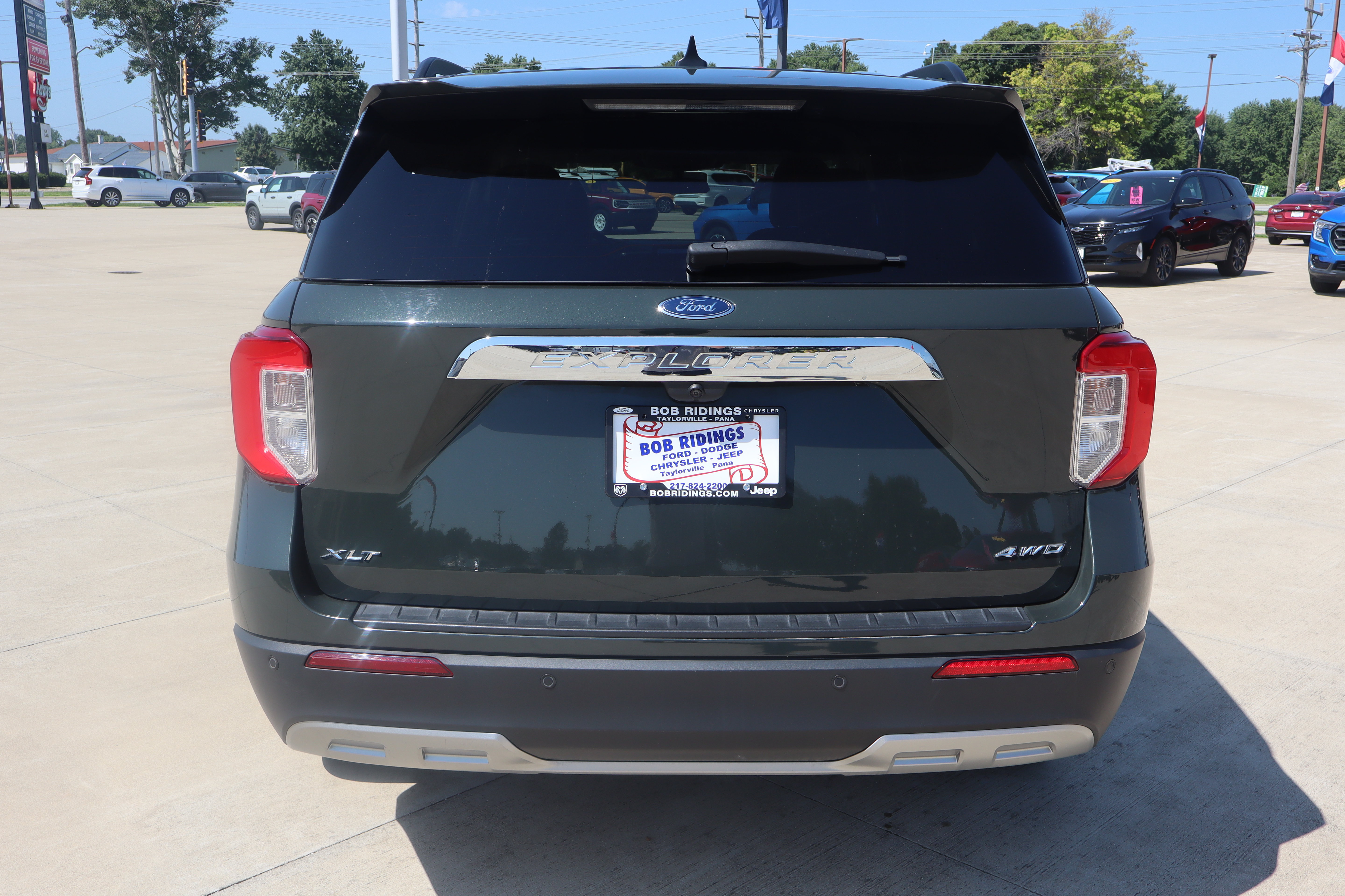 Used 2023 Ford Explorer XLT w/ Equipment Group 202A AWD/4WD image 6