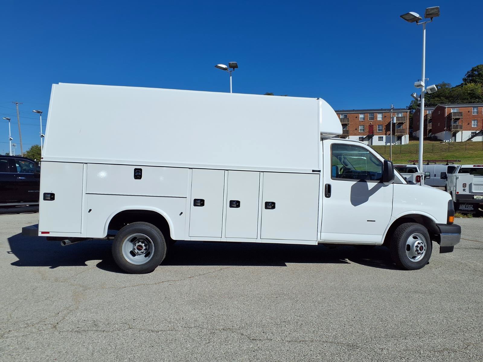 New 2026 GMC Savana 3500 w/ Power Convenience Package RWD image 20