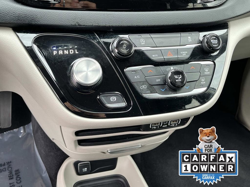 Used 2023 Chrysler Voyager LX image 29