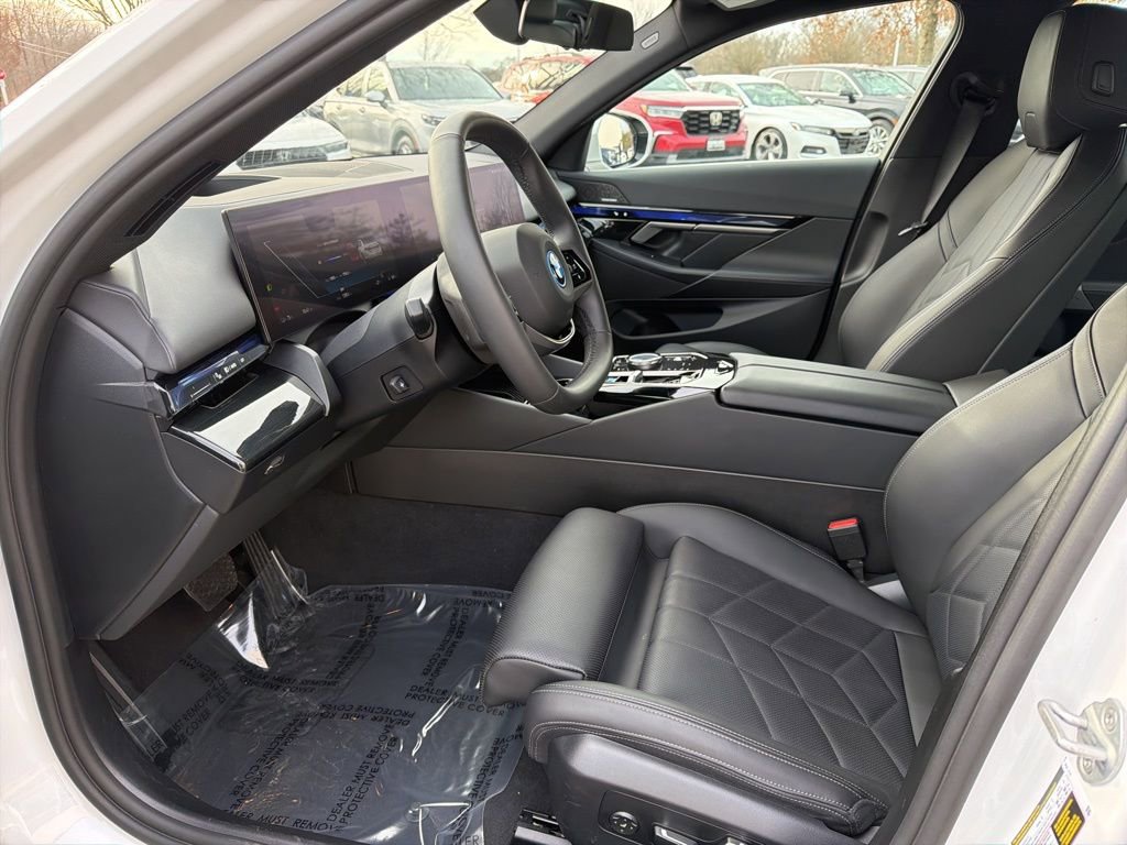 Used 2025 BMW i5 xDrive40 w/ Premium Package image 6