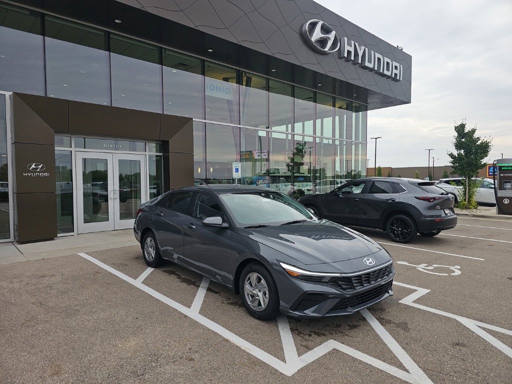 New 2026 Hyundai Elantra SE FWD image 7