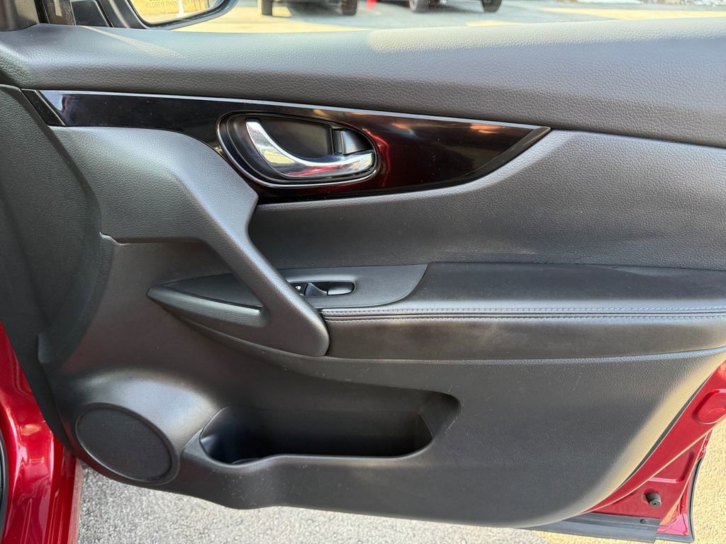 Used 2022 Nissan Rogue Sport SV w/ Technology Package image 19