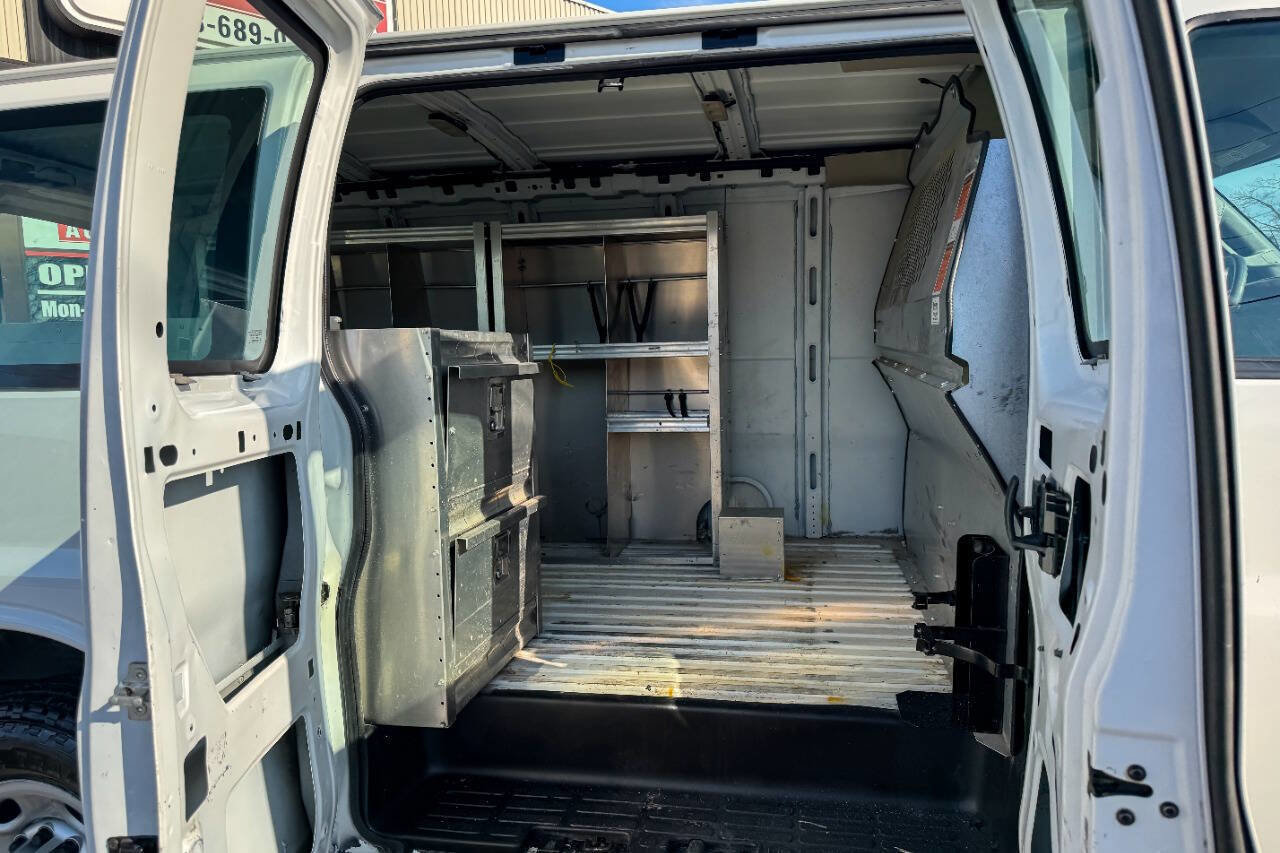 Used 2016 Chevrolet Express 2500 image 12