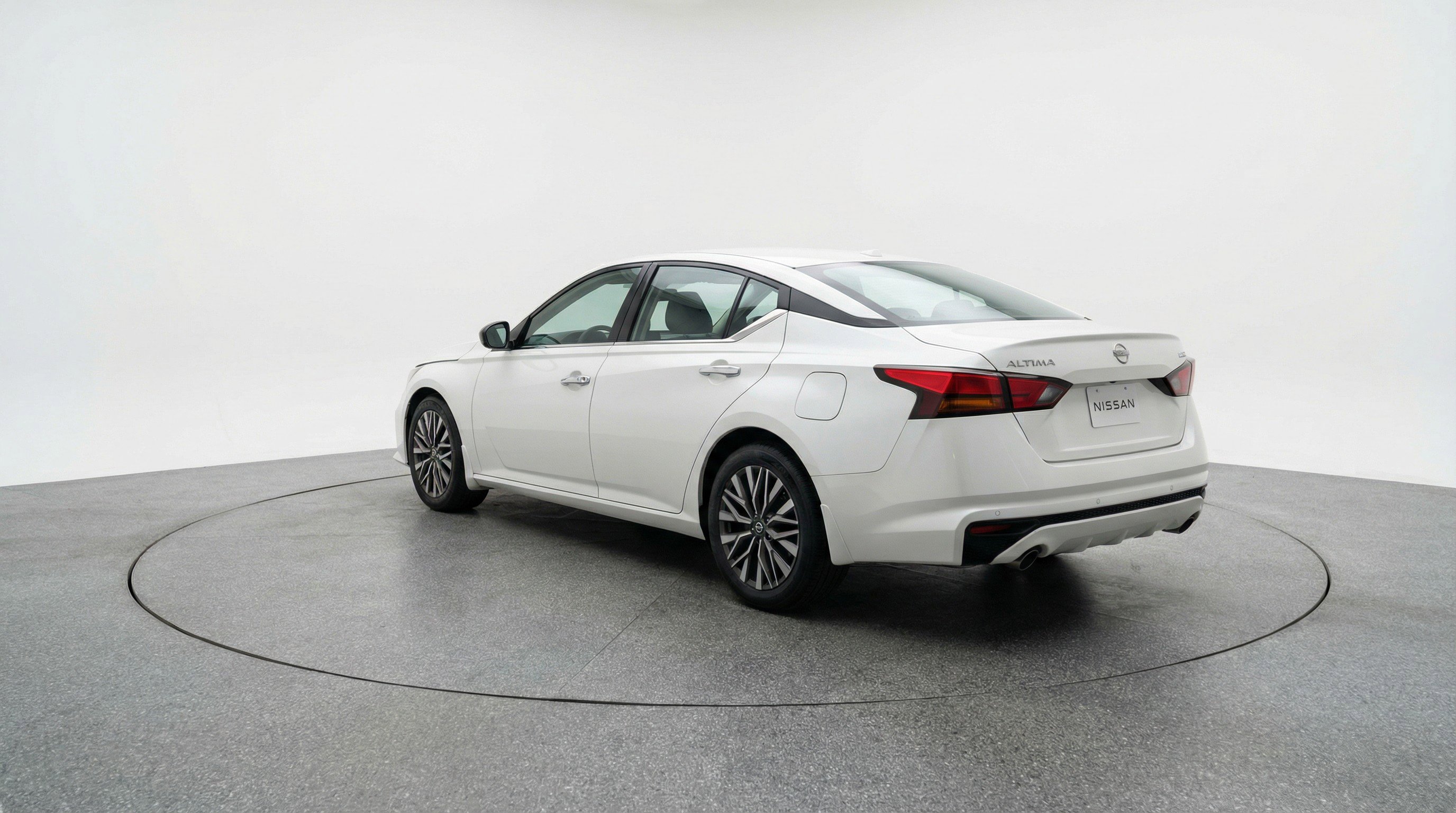 Used 2025 Nissan Altima 2.5 SV image 6